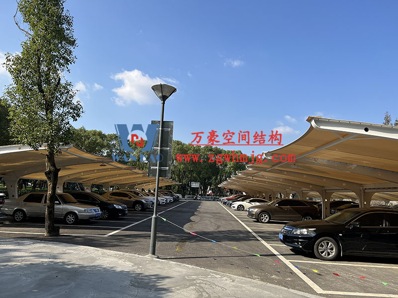 寧波大學(xué)北大門(mén)停車(chē)場(chǎng)遮陽(yáng)棚改造提升工程完工