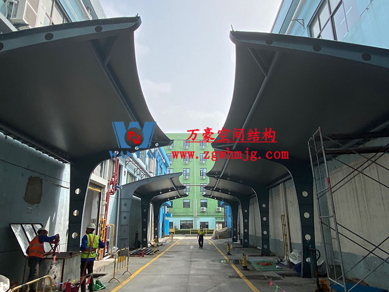 膜結(jié)構(gòu)車棚定做哪里好？膜結(jié)構(gòu)生產(chǎn)廠家哪家好？