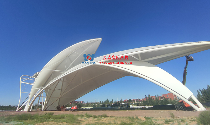 陜西定邊馬蓮灘沙漠公園鋼膜結(jié)構(gòu)工程“奮力快跑”，工程“進(jìn)度條”刷新了!