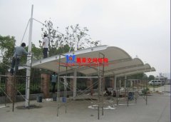 膜結(jié)構(gòu)車棚布怎么施工安裝？膜結(jié)構(gòu)車棚布安裝注意事項(xiàng)