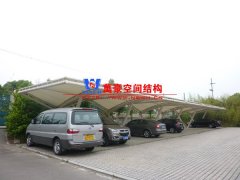 做膜結(jié)構(gòu)車棚報價價格差距很大，該怎么選膜結(jié)構(gòu)公司?