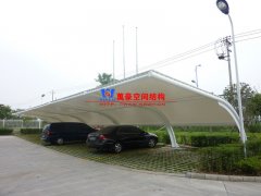如何選擇膜結(jié)構(gòu)車棚材料？選擇膜結(jié)構(gòu)車棚材料的基本原則是什么？