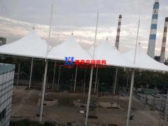 張拉膜結(jié)構(gòu)雨棚遮陽棚好嗎？為什么張拉膜雨棚遮陽棚如此受歡迎？