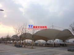 膜結(jié)構(gòu)膜面怎么二次張拉？張拉膜膜面二次張拉的方法是什么？