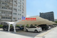 膜結(jié)構(gòu)車棚的特征有哪些？膜結(jié)構(gòu)停車棚對于其它車棚有哪些優(yōu)勢？