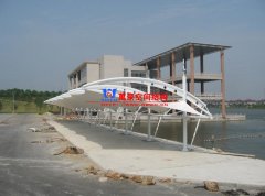 膜結構車棚與塑膠車棚對比有哪些優(yōu)勢？