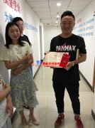 萬豪晨會：給余姚財(cái)政局膜結(jié)構(gòu)車棚項(xiàng)目經(jīng)理頒獎(jiǎng)