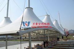 怎樣判斷膜結(jié)構(gòu)施工質(zhì)量的好壞？張拉膜結(jié)構(gòu)施工質(zhì)量判斷方法有哪些？