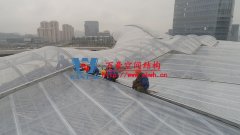ETFE膜結(jié)構(gòu)膜材幾層最好？鍍點(diǎn)ETFE膜結(jié)構(gòu)好用嗎？